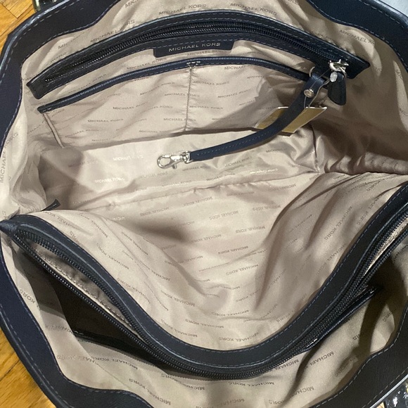 Michael Kors voyager bag tote - Picture 3 of 7